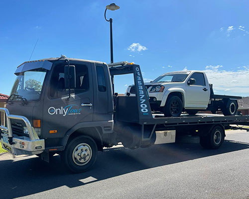 Essential Factors to Consider Before Choosing a Towing Service for Your Vehicle